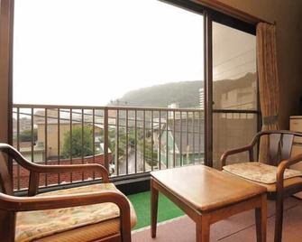 绿色庄旅馆 - 汤河原町 - 阳台