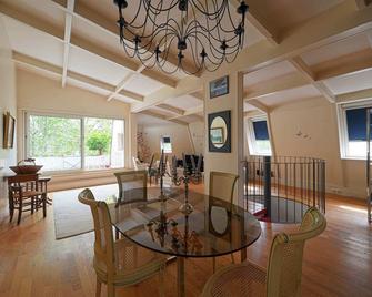 Maison avec terrasse Porte Saint Cloud - 布洛涅比扬古 - 餐厅