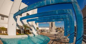 蒙德里安套房酒店 - 圣若泽多斯坎波斯 - 游泳池