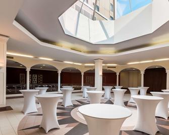 Cosmos Saint Petersburg Pulkovskaya Hotel - 圣彼德堡 - 餐馆