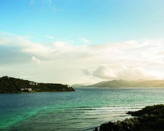 Pristine white beaches, come enjoy the elegance of The Ritz Carlton! - 圣托马斯岛 - 海滩