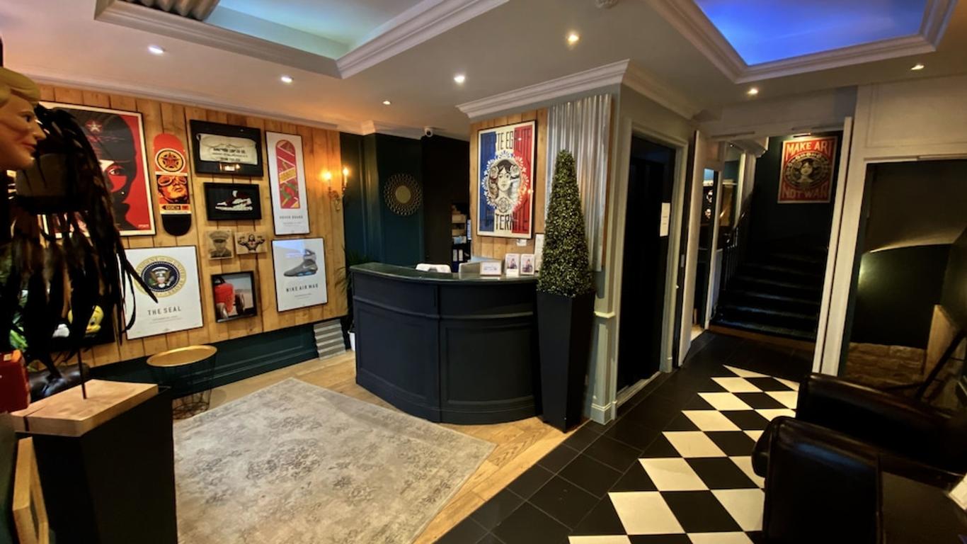多卡德罗星光酒店