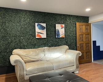 Peaceful and Serene 1 Bedroom 1.5 bath with Garden Views - 圣地亚哥 - 客厅