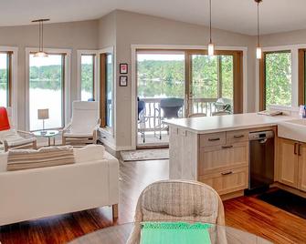 Lakefront Brainerd Cabin - Great Rice Lake Fishing - 布雷纳德 - 客厅