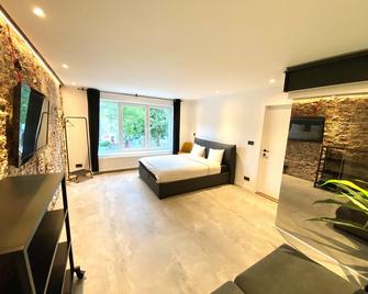 The Square - vacation rental with outdoor sauna - centre of Antwerp - 安特卫普 - 睡房