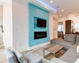 Modern 4 Bedroom Home With Rooftop Deck - 洛杉矶 - 客厅