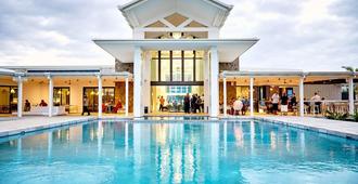 托米西纳岛度假酒店 - 阿皮亚 - 游泳池