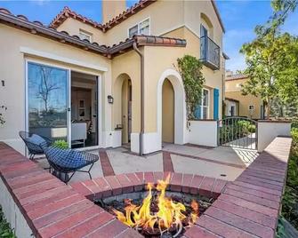Stunning Newport Coast elegance & style. Luxe living near 5 star shops & dining. - 纽波特海滩 - 露台