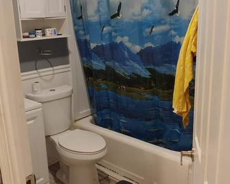 Washington Heights, Private Basement Room! - 密尔沃基 - 浴室