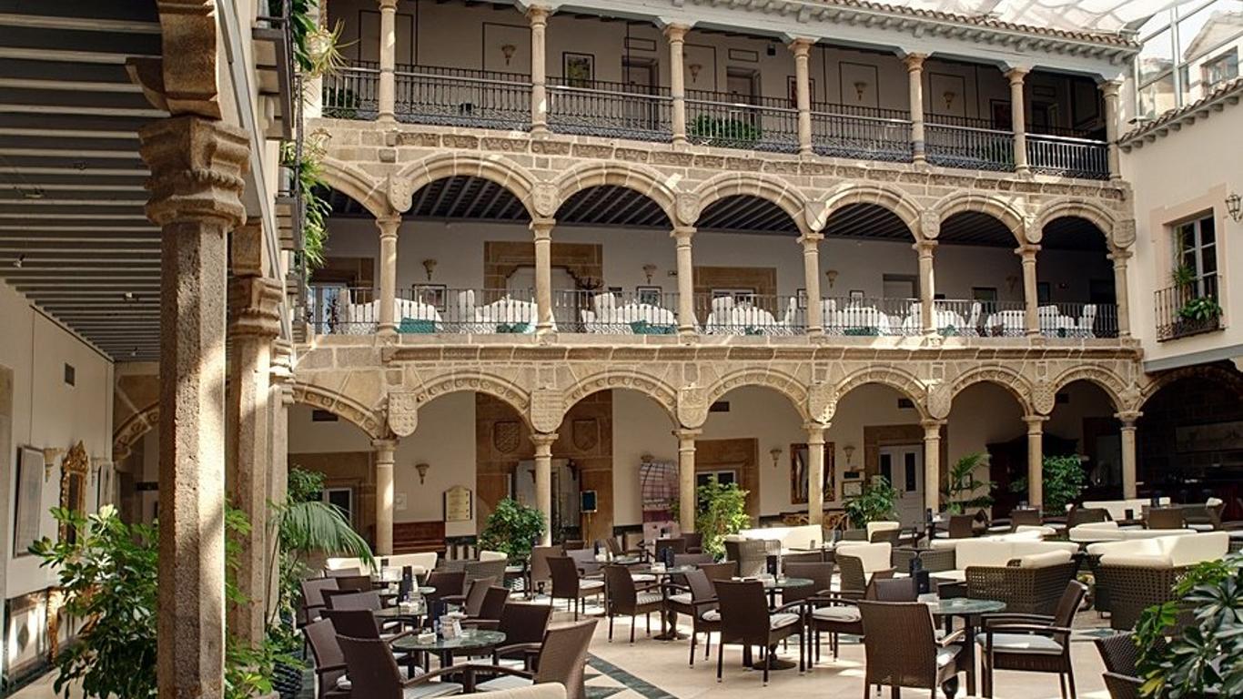 洛维拉达宫酒店