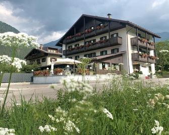 法拉利酒店 - 平佐洛 - 建筑