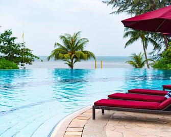 娜湾假日酒店 - 丹戎槟榔 - 游泳池