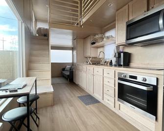 Tiny home near Grand Canyon sleeps 5, epic views! - 弗拉格斯塔夫 - 厨房