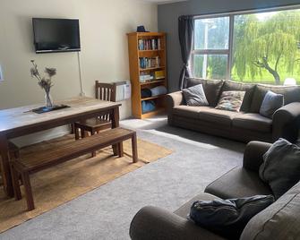 Alpine Lodge Queenstown - 皇后镇 - 客厅