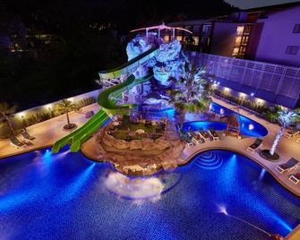 安娜塔布里度假酒店 - 甲米 - 游泳池