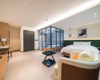 Jeonju Sanjeongdong Hotel Gam Stay - 全州 - 睡房