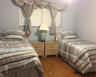Close to Downtown Ft. Myers - 迈尔斯堡 - 睡房