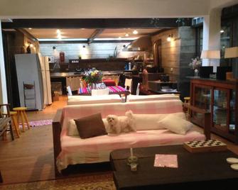 Sumaré B & B House for friends, comfort, breakfast, close to subway Sumaré - 圣保罗 - 客厅