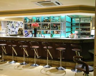 罗卡高尔夫酒店 - 布琼布拉 - 酒吧