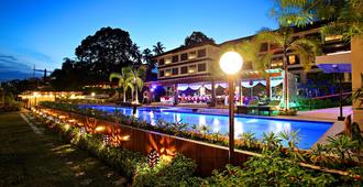 热带酒店 - 达沃 - 游泳池