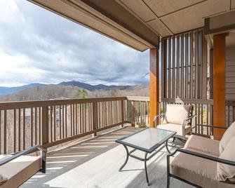 Chalakee Lodge CD-3, Close To High Country Attractions, Gated Resort With Pools & More, Built In - 布恩(北卡罗来纳州) - 阳台
