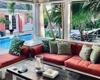 Fabulous Outdoor Living and Entertaining - Dunmore Town