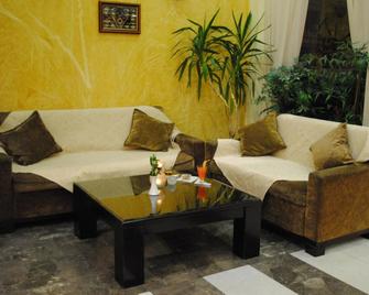 比雷埃夫斯格拉罗斯酒店 - Piraeus - 客厅