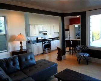 Panoramic view Nob Hill flat w deck - 旧金山 - 客厅