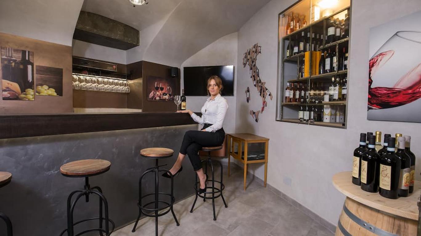 费里尼酒店