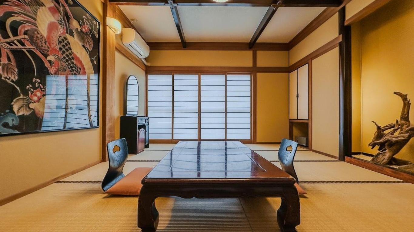 芳泉鹤酒店