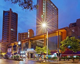 麦德林智选假日酒店及套房 - 麦德林 - 建筑