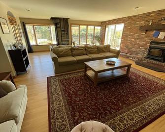 Bright, Large, Spacious Family Home - 基恩 - 客厅