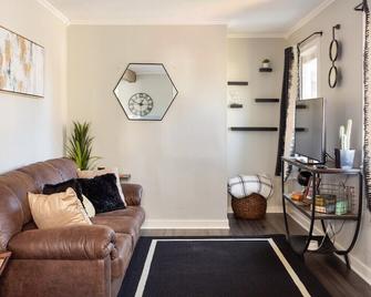 West Plaza House in the heart of KC - 堪萨斯城 - 客厅