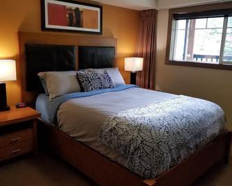 Ski, Stay, Play At Canmore Comfort Getaway! - 戴德曼斯弗莱斯 - 睡房