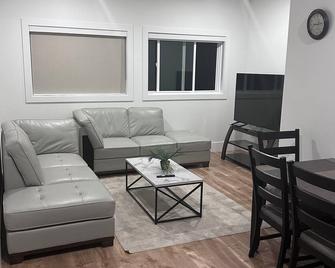 2 bed with kitchen and living room - 乔治王子城 - 客厅