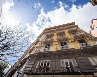 4 号斯塔吉奥尼但丁民宿套房酒店 - 那不勒斯 - 建筑