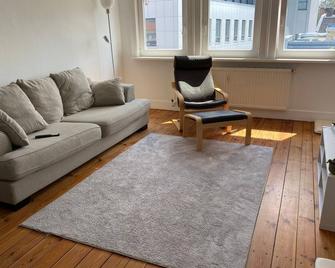 Charming apartment in Alt-Tempelhof - 柏林 - 客厅