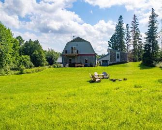Creekside Hideaway -Oak Bay, Nb - Oak Bay - 建筑