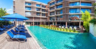 巴厘岛水印Spa酒店 - 库塔 - 游泳池