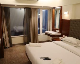 孟买米兰国际酒店 - 孟买 - 睡房