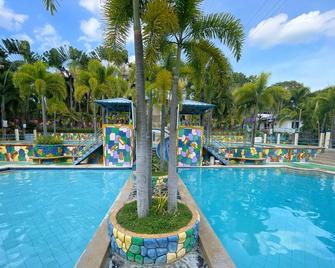 Poracay Resort powered by Cocotel - 安吉利斯 - 游泳池