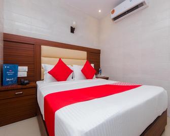 OYO 12257 Hotel Sai Suites - 孟买 - 睡房