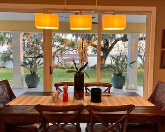 Waterway Bnb Charleston Romantic Getaway Water View - 查尔斯顿 - 餐厅