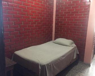 南王酒店 - 特古西加尔巴 - 睡房