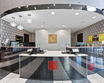 威廉斯堡历史区康福特套房酒店 - 威廉斯堡 - 酒吧