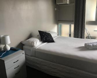 奥诺努巴酒店汽车旅馆 - 汤斯维尔 - 睡房