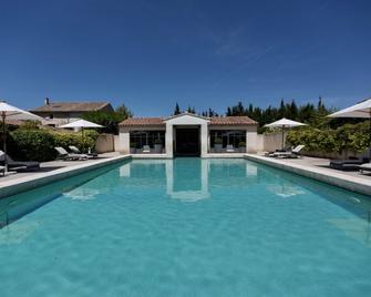 麦森莱恩酒店 - 圣雷米普罗旺斯 - 游泳池