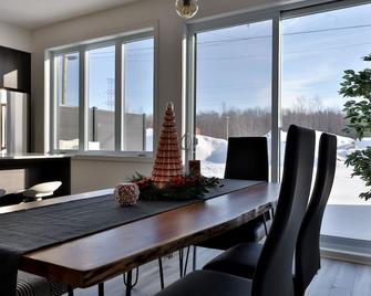 3 Bedroom Townhouse in Mirabel - Mirabel - 餐厅
