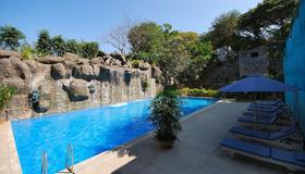白頭翁Spa度假村 - 迈索尔 - 游泳池