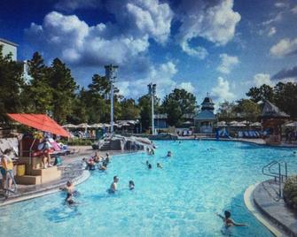 Disney Saratoga Springs Resort 1BR villa - 博伟湖 - 游泳池